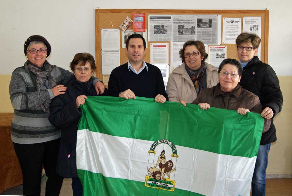 Entrega de la bandera de Andaluca a la Asociacin de Vecinos Paseo de la Estrecha 