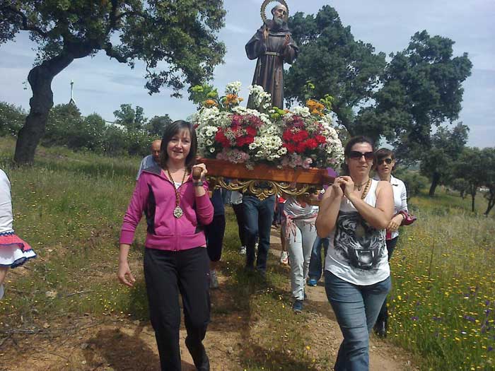 San Bernardino vuelve a salir en procesin como cada uno de mayo