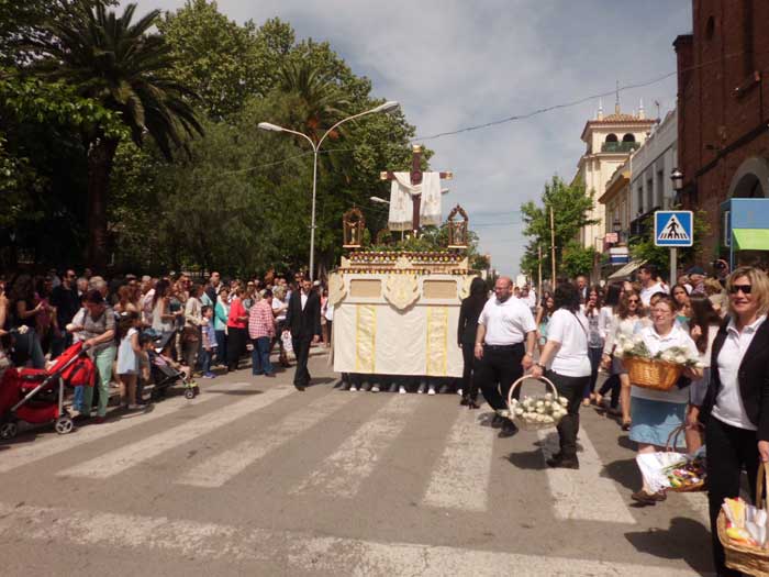 La Cruz Chiquita sale en procesin