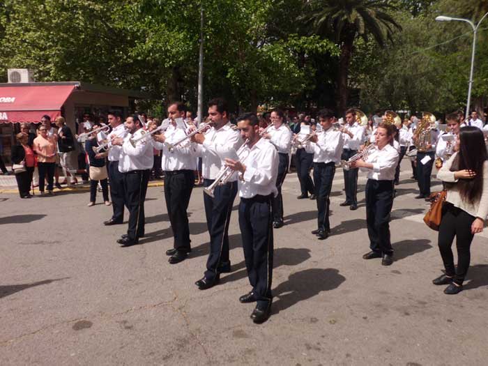 La Cruz Chiquita sale en procesin