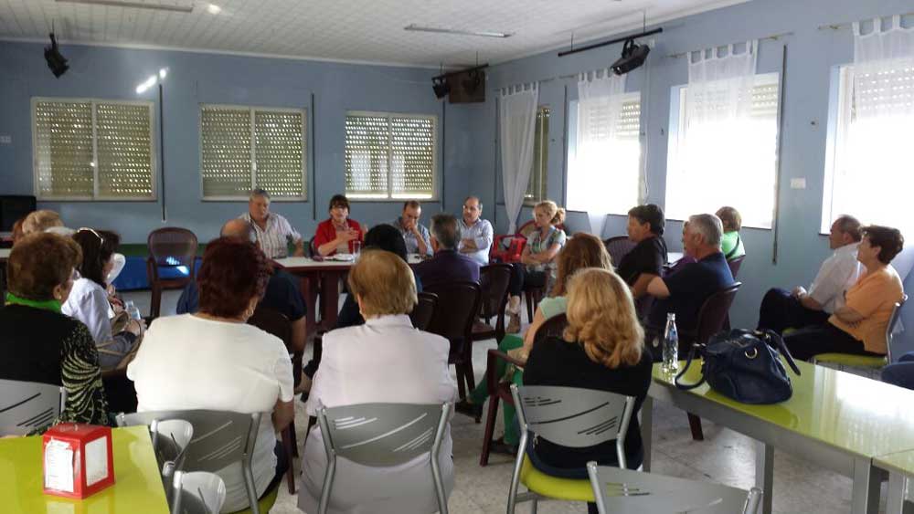 UDP con los vecinos de la barriada Santiago Garca Fuentes