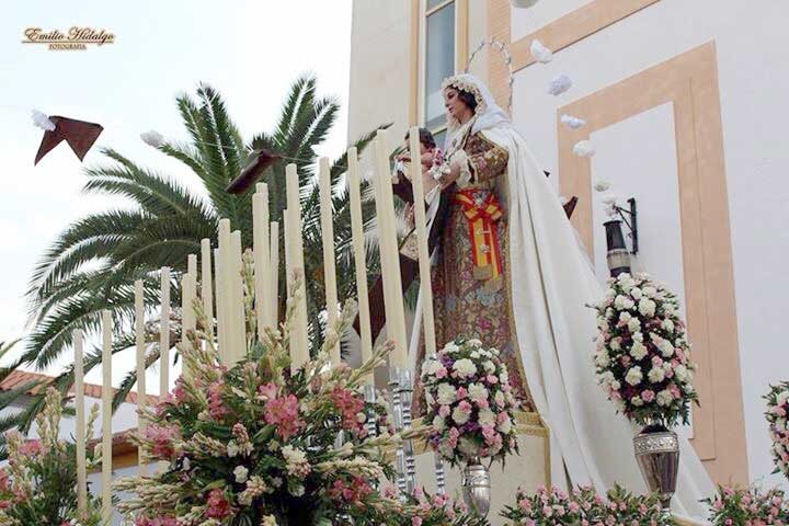 Procesin por las calles de Pearroya