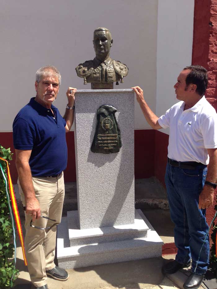 Homenaje al torero Tom�s Moreno 