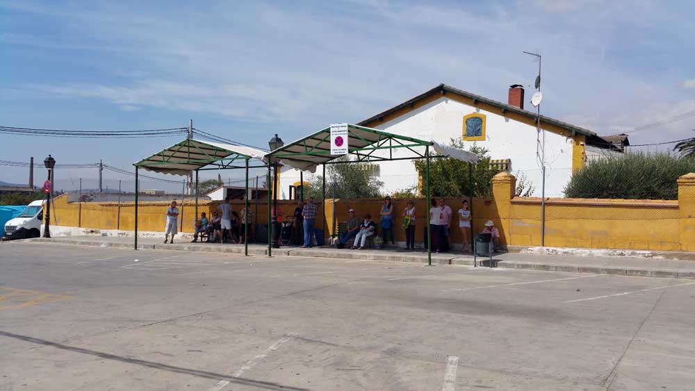 La nueva parada provisional de autobs entra en funcionamiento 