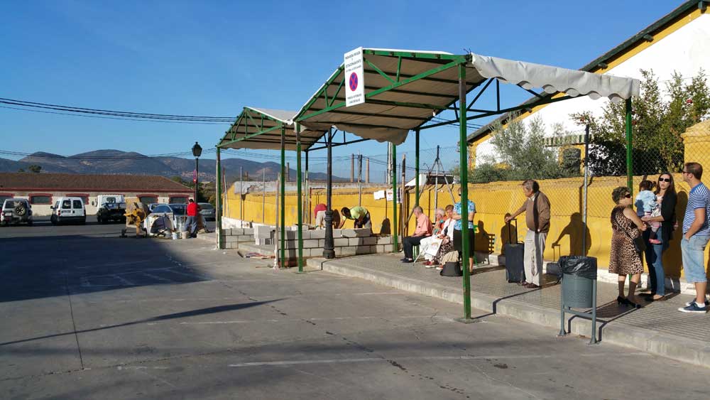 Cerramiento de la parada provisional de autobs