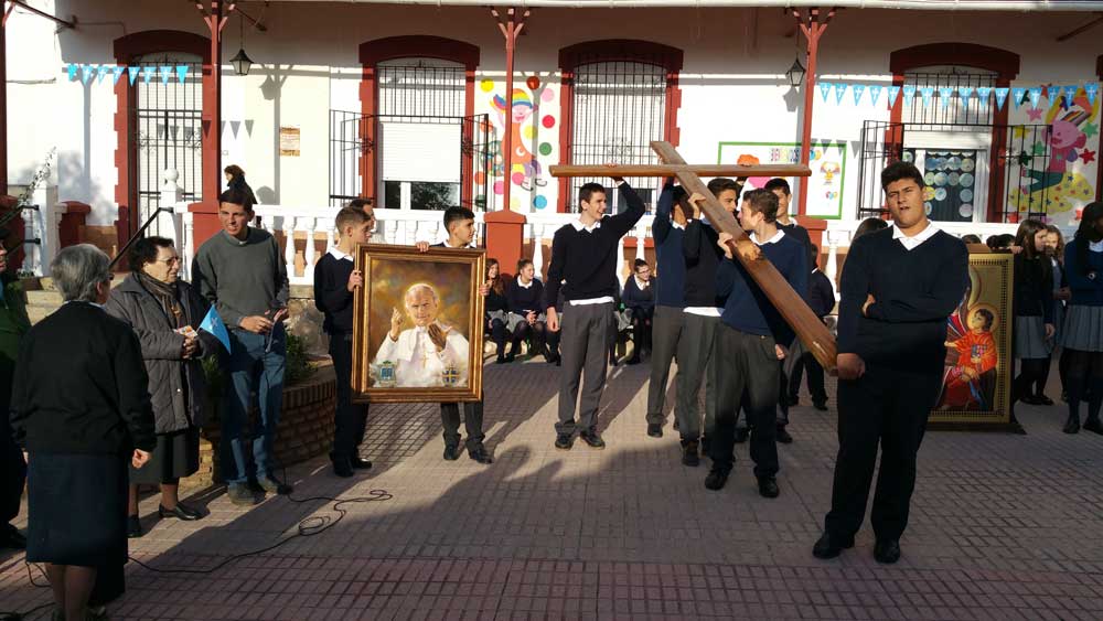 El colegio Presentacin de Mara acoge la Cruz de los Jvenes