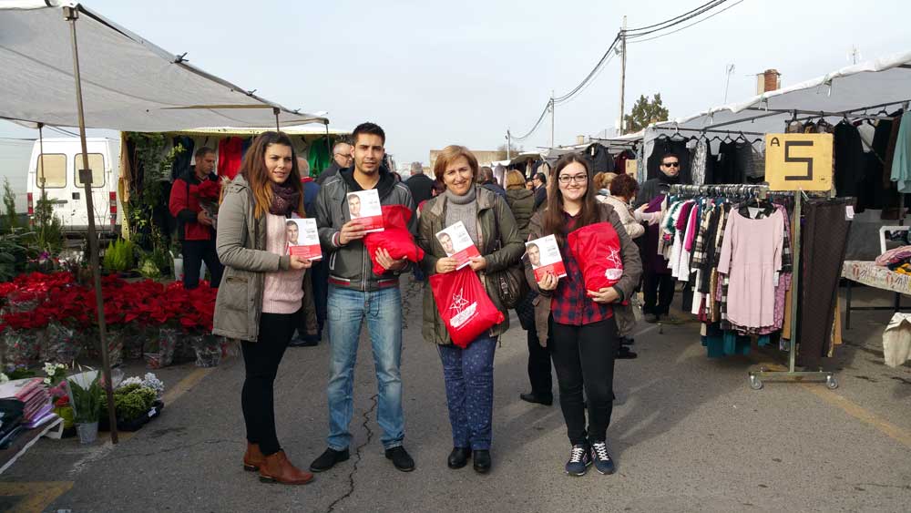 El PSOE y el PP eligieron el mercadillo de Pueblonuevo