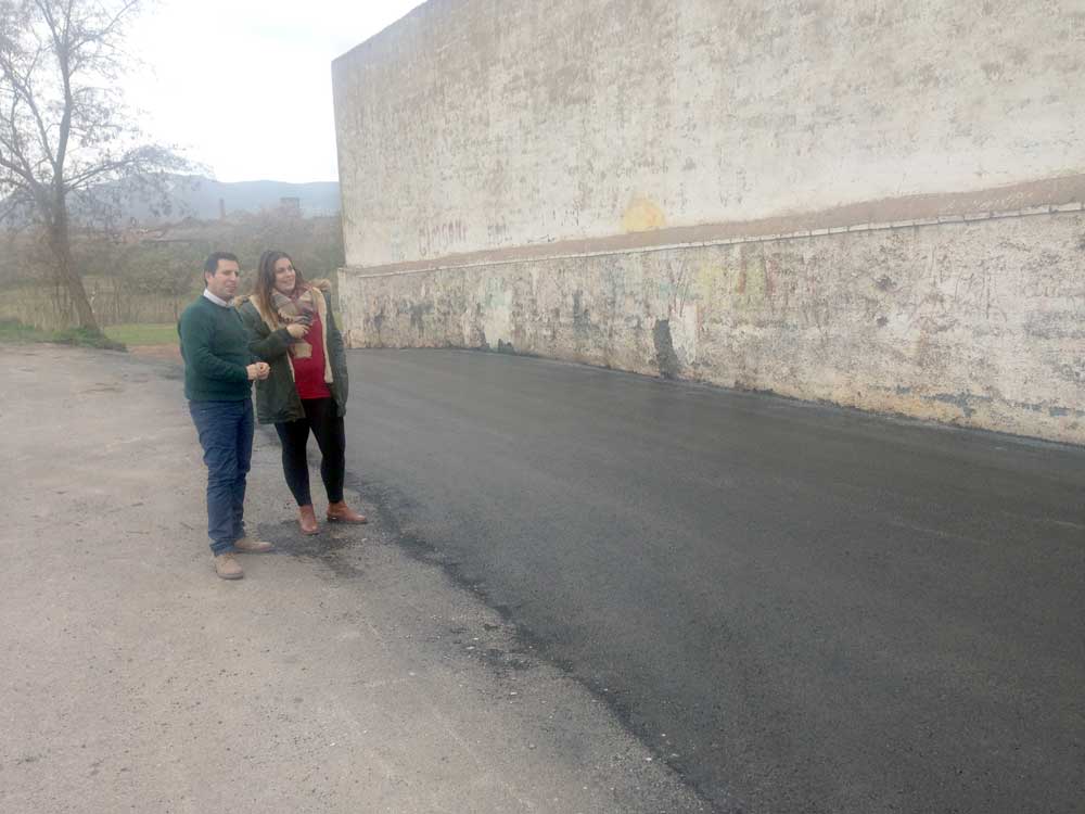 Asfaltado el tramo de la explanada de la Casa de la Juventud 