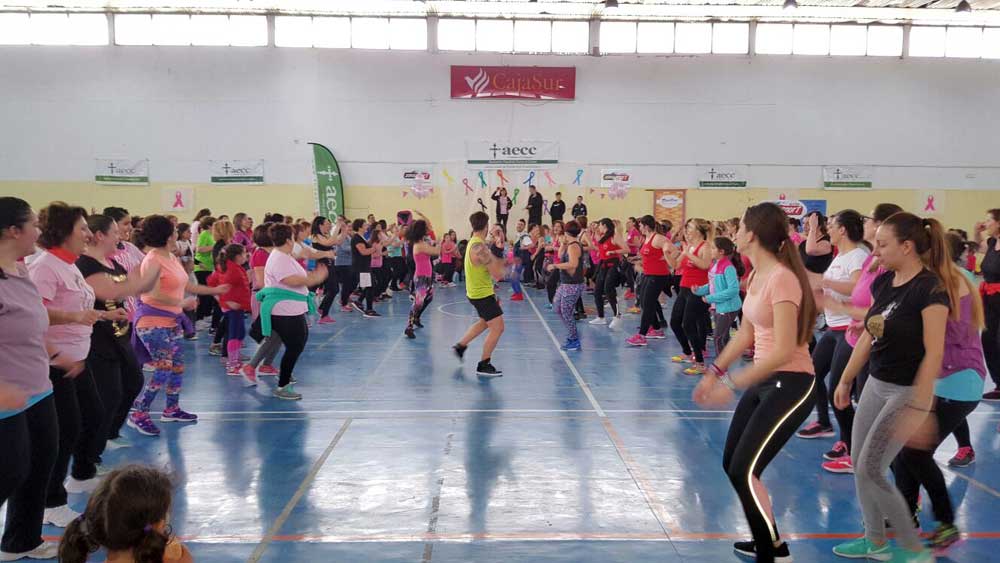 Master class de zumba organizada por la AECC