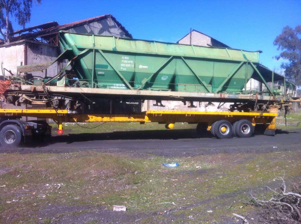 Adif retira los vagones del tren de carbn descarrilado