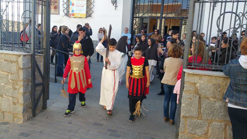 Va Crucis infantil de la parroquia de San Miguel 