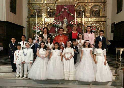 Quince ni�os reciben la Primera Comuni�n en Fuente Obejuna