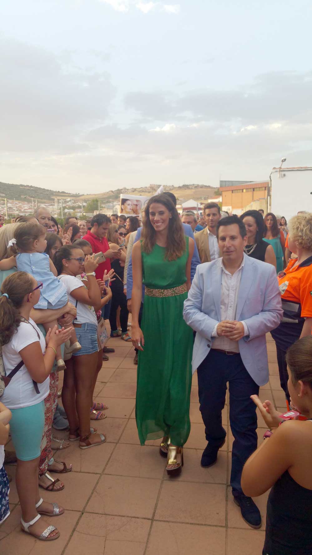 Lourdes Mohedano recibe el homenaje de Peñarroya