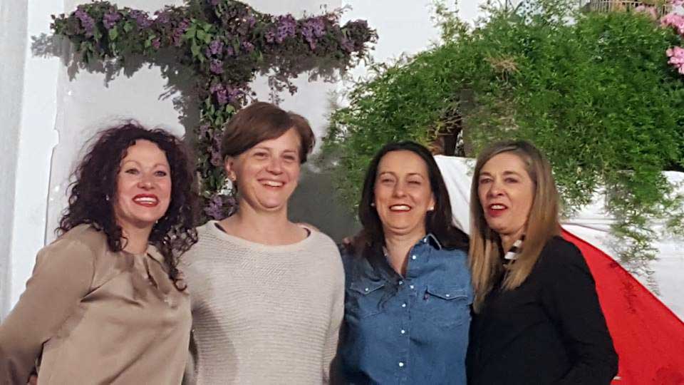 Mar�a Dolores con sus amigas