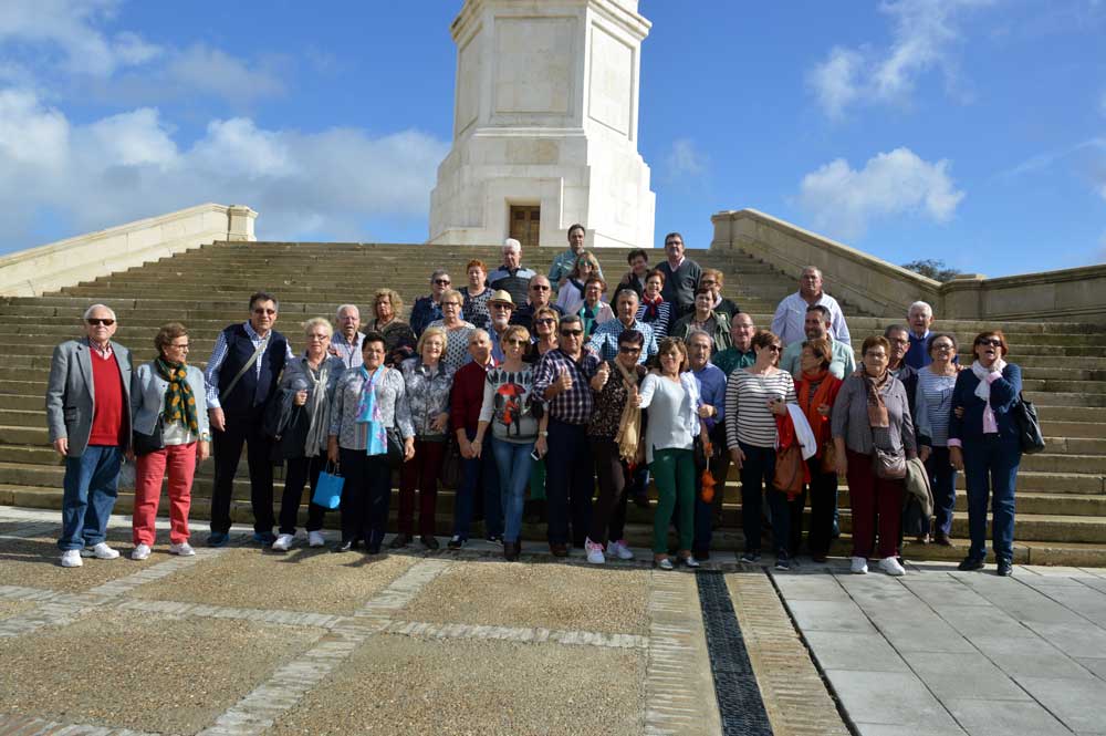La Asociacin de Vecinos El Pen de excursin a Huelva