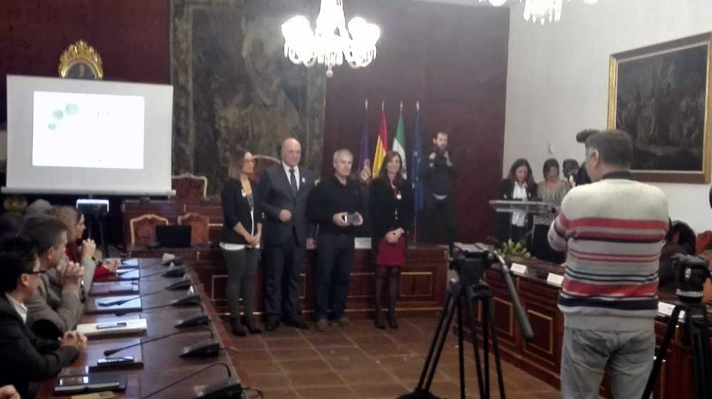 Belmez recibe una distinci�n de Diputaci�n