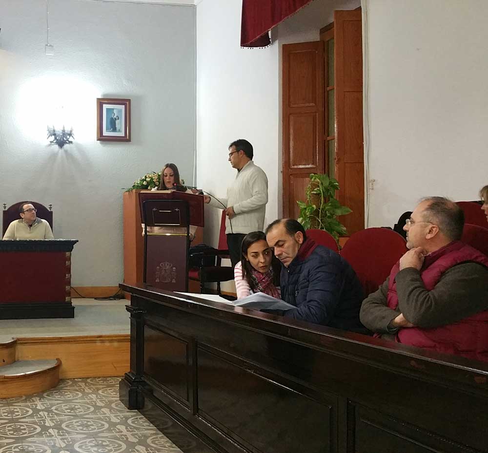 Azahara Moreno toma posesin de su acta de concejal