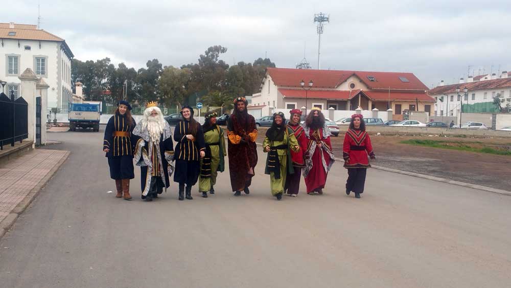 Los Reyes Magos visitan las residencias de mayores y el Hospital