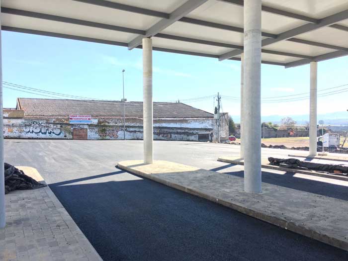 Comienzan los trabajos de construccin del muro de proteccin y el asfaltado de la estacin