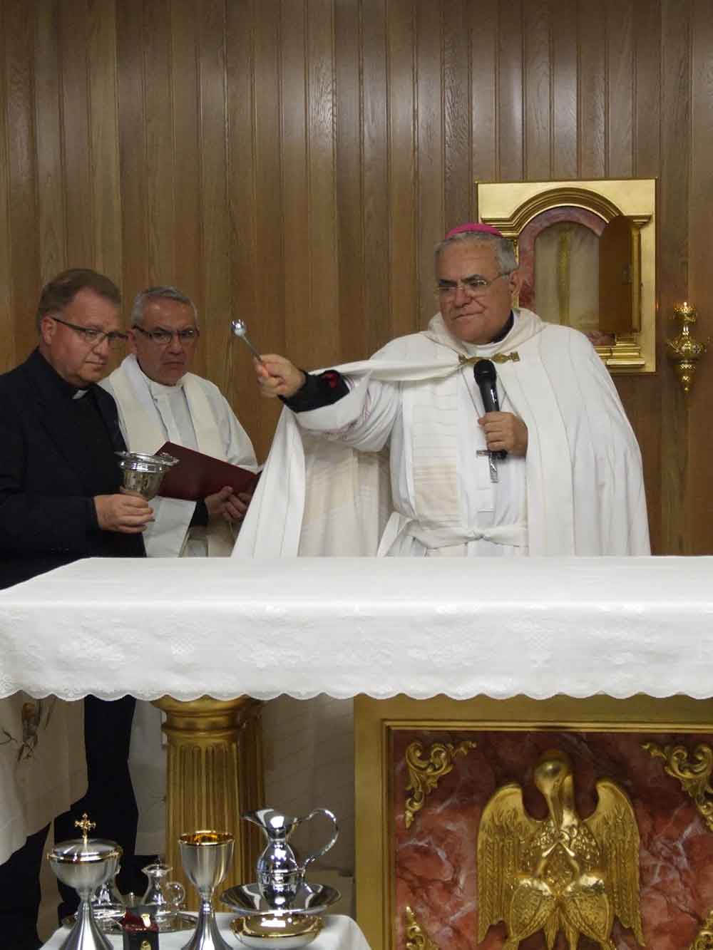 Bendicin de las nuevas instalaciones