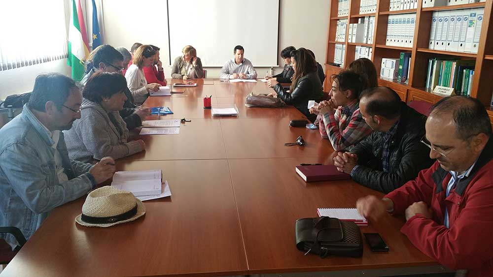 no aprueba la urgencia para denominar a la glorieta de acceso a Peñarroya