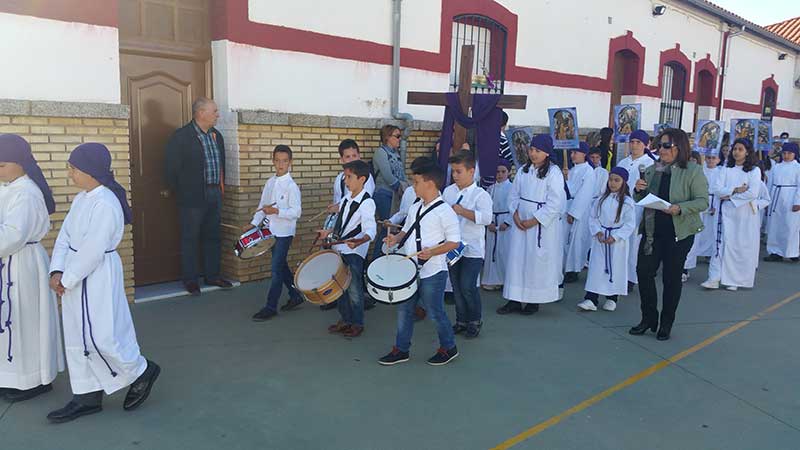 Va Crucis de los alumnos de primaria de Presentacin de Mara
