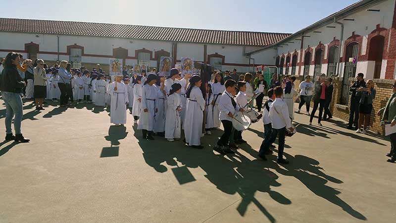 Va Crucis de los alumnos de primaria de Presentacin de Mara