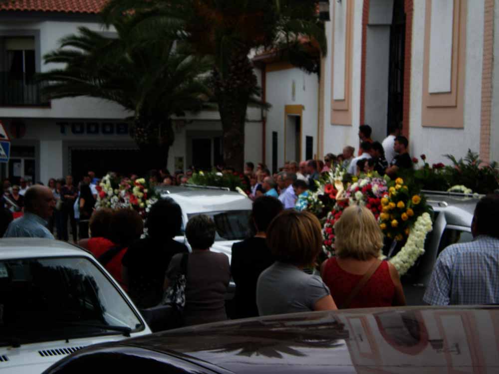 Multitudinaria asistencia al funeral de �Fernan�