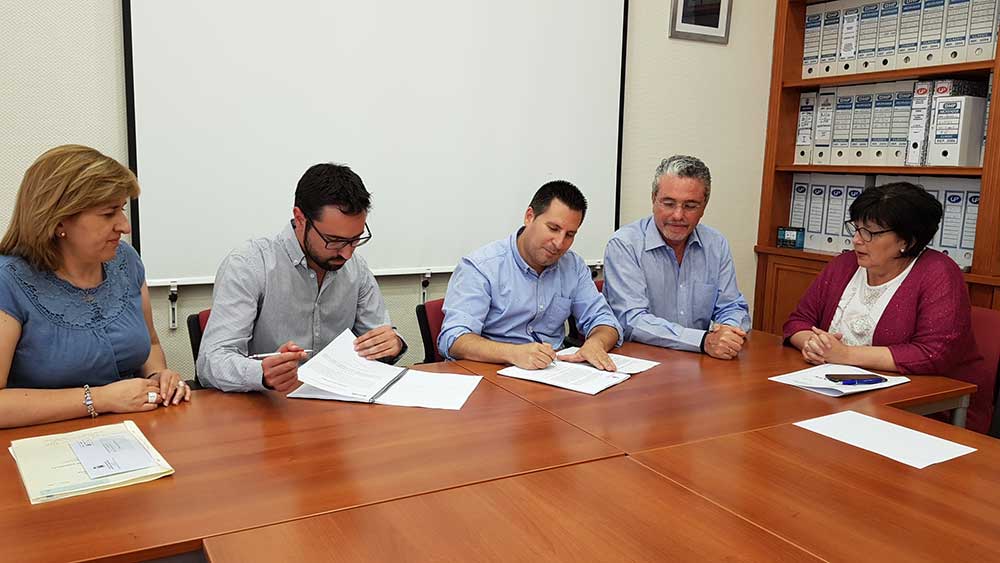 Firma del convenio de gestin de la residencia de gravemente afectados