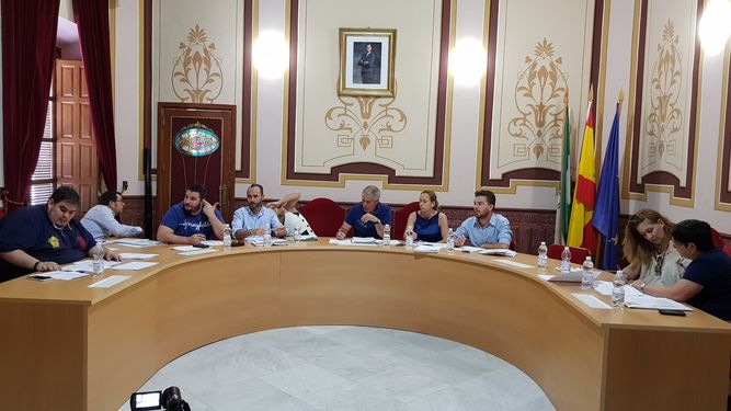 Sesi�n tensa donde tuvo que intervenir la Polic�a Local