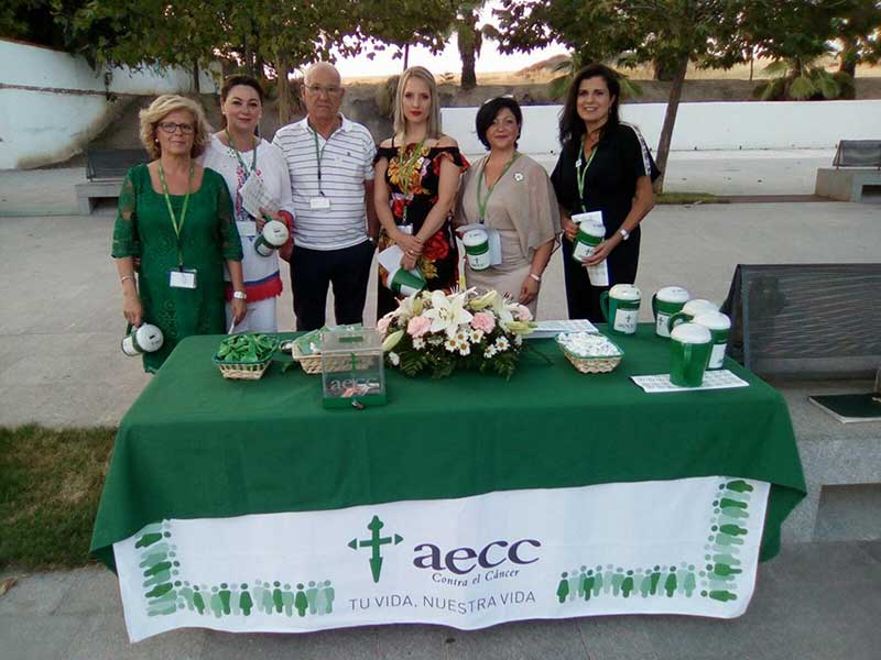 La AECC de Belmez efectu� su mesa de cuestaci�n