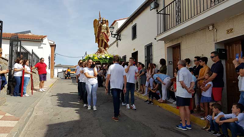 Procesin de San Miguel en Pearroya