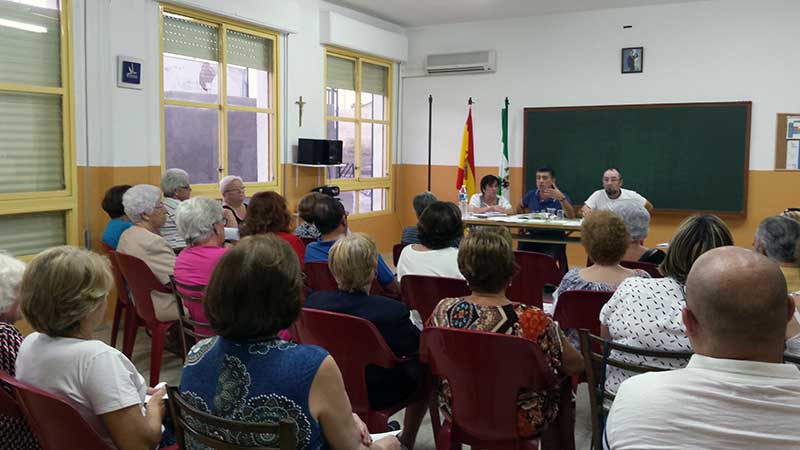 IU mantiene un encuentro con los vecino de La Estrecha 