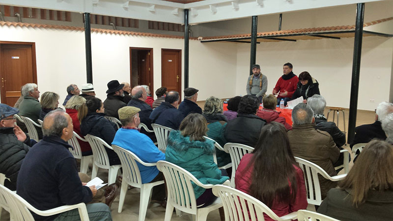 IU mantiene un encuentro con la asociacin de vecinos el Pen