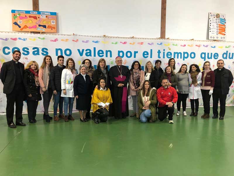 El Obispo de Crdoba visita el colegio Presentacin de Mara