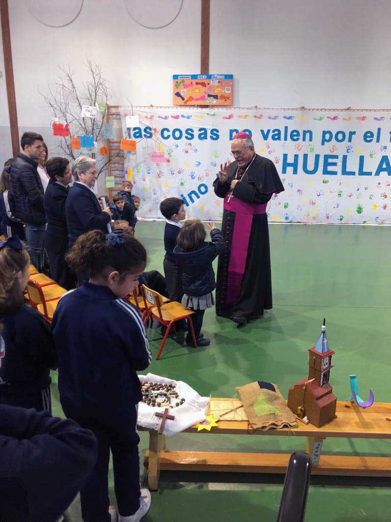 El Obispo de Crdoba visita el colegio Presentacin de Mara