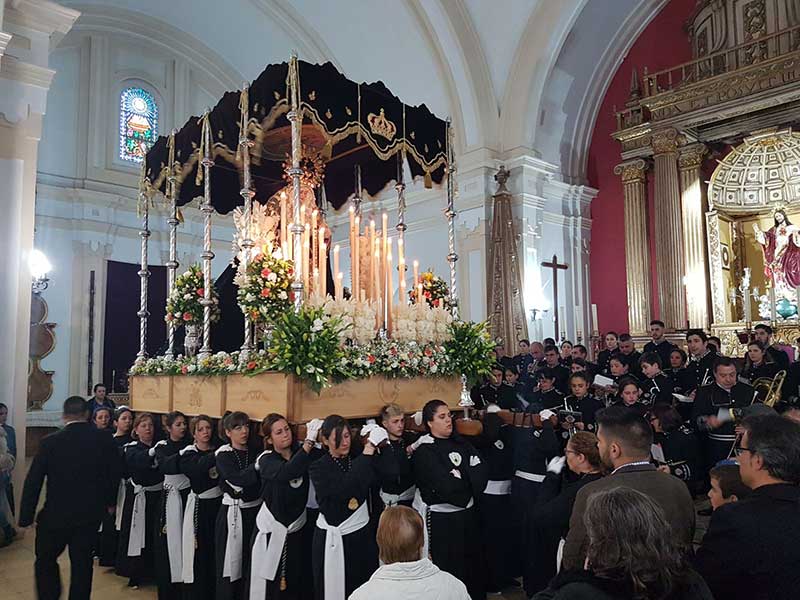 La lluvia impide la salida de la procesin
