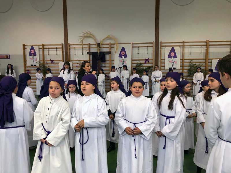 Va Crucis de los alumnos de primaria de Presentacin de Mara