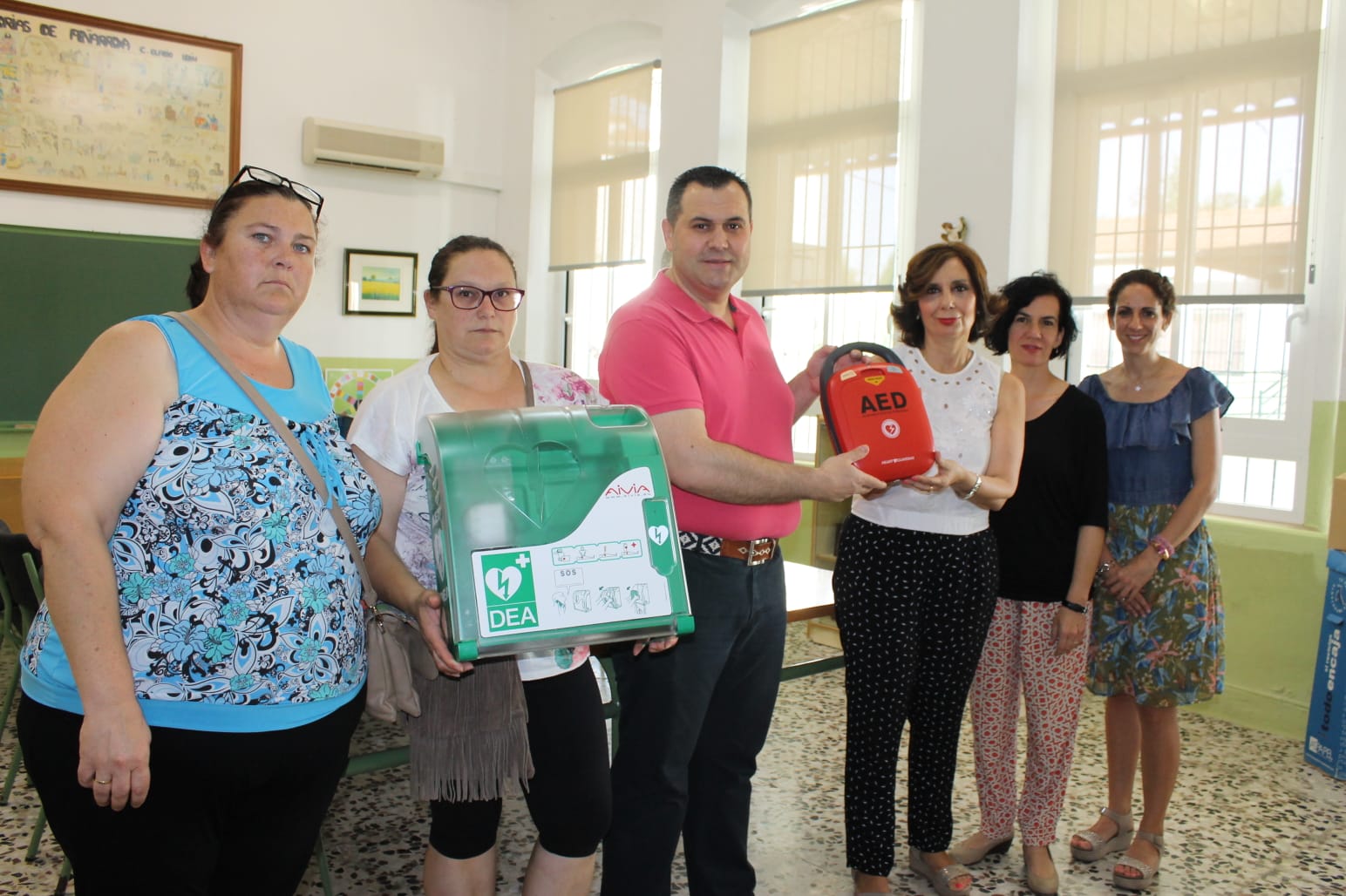 Entrega de un desfibrilador al colegio Eladio Len