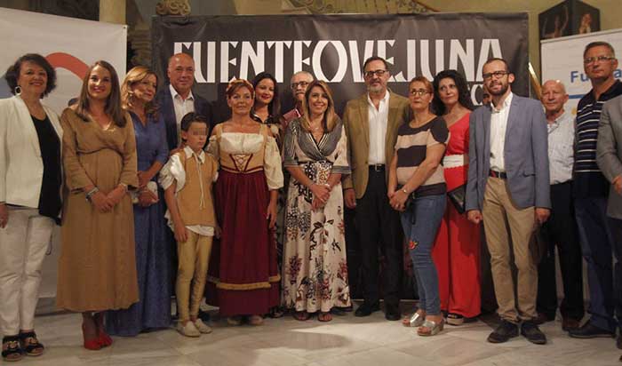 Susana D�az asiste a la representaci�n teatral