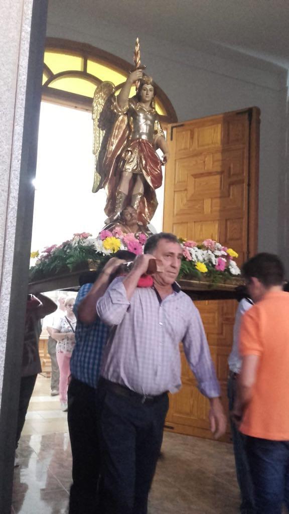 Procesin de San Miguel en Pearroya