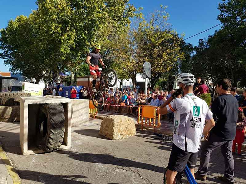 Exhibicin de Trial Bike del pearriblense Carlos Marcado