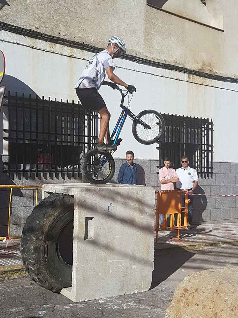 Exhibicin de Trial Bike del pearriblense Carlos Marcado