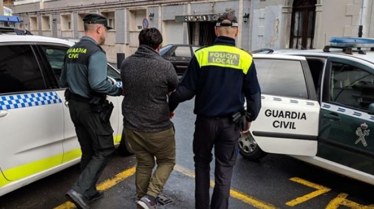 Imagen de archivo de una persona detenida | GUARDIA CIVIL