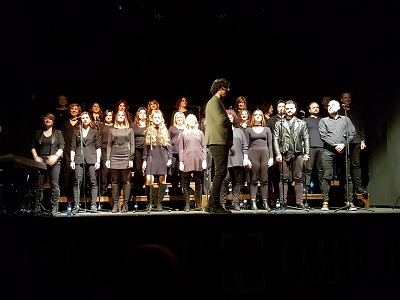 El p�blico en pie despidi� con una larga ovaci�n la actuaci�n del coro