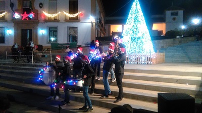 Gran participaci�n en la Fiesta y Hoguera Navide�a