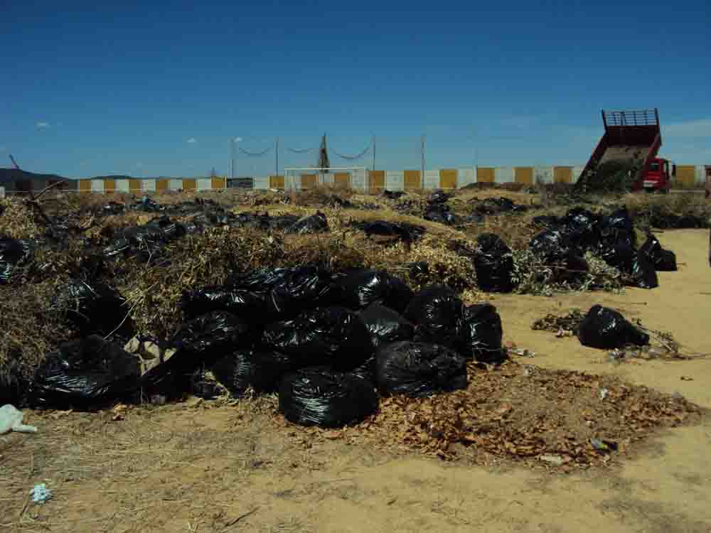 Basuras y escombros en El Antol�n