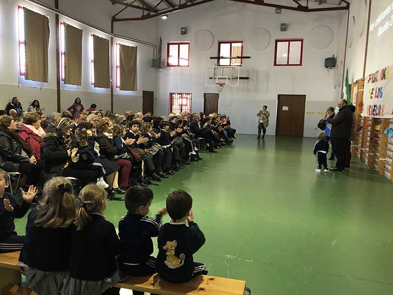 Homenaje a los abuelos en el colegio Presentación de María