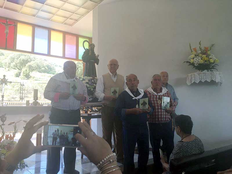 Se rindi homejane a los fundadores de la Hermandad