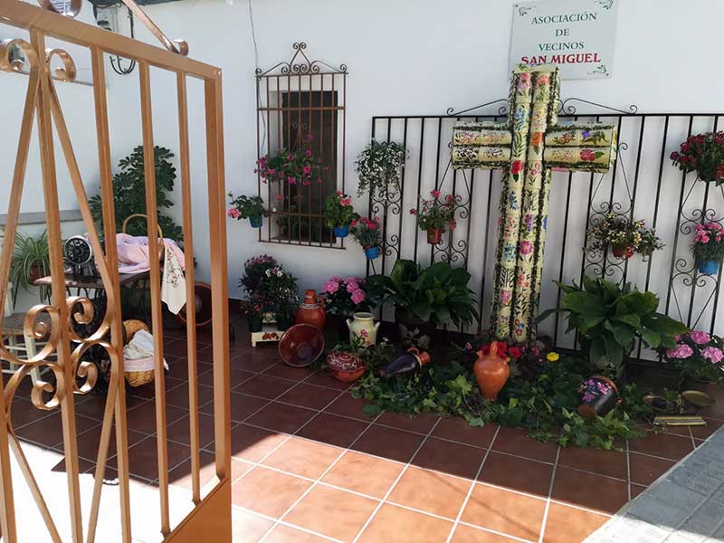 Cruz de AA/VV San Miguel, Los Cuarteles